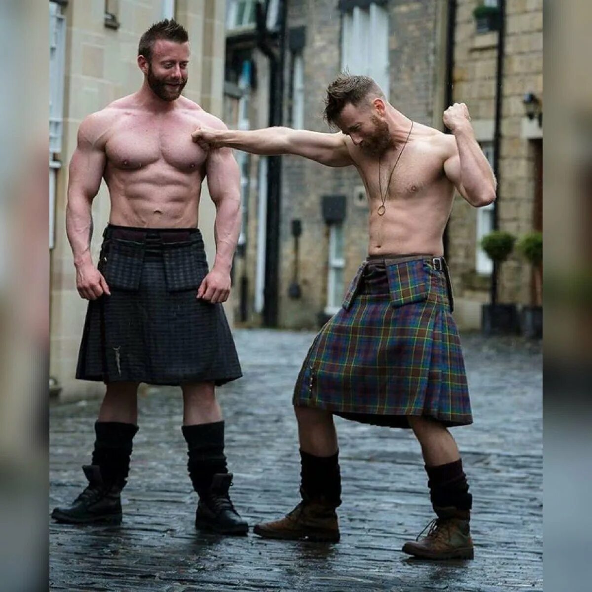 Шотландия мужчины в килтах. Клан Фрейзер Шотландия килт. Шотландский килт Юэн МАКГРЕГОР. Эстетика Шотландии килт. Красивые парни в юбках