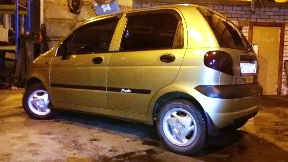 Накладки на двери матиз. Део Матиз колъоз. Daewoo Matiz колхоз. Молдинги для Дэу Матиз 2. Обвес пластиковый Дэу мати.