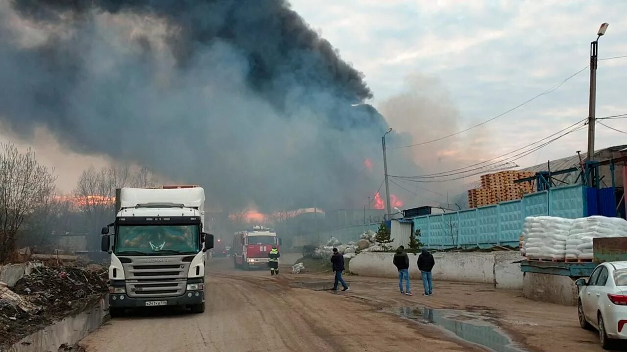 Что горит в калуге сейчас. Пожар в обнинске. пожар в обнинске сегодня. пожар в обнинске сейчас. пожар в обнинске вчера.