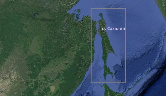 Какая длина сахалина. Остров Сахалин со спутника. Рельеф острова Сахалин. Расположение острова Сахалин. Сахалин пролив.
