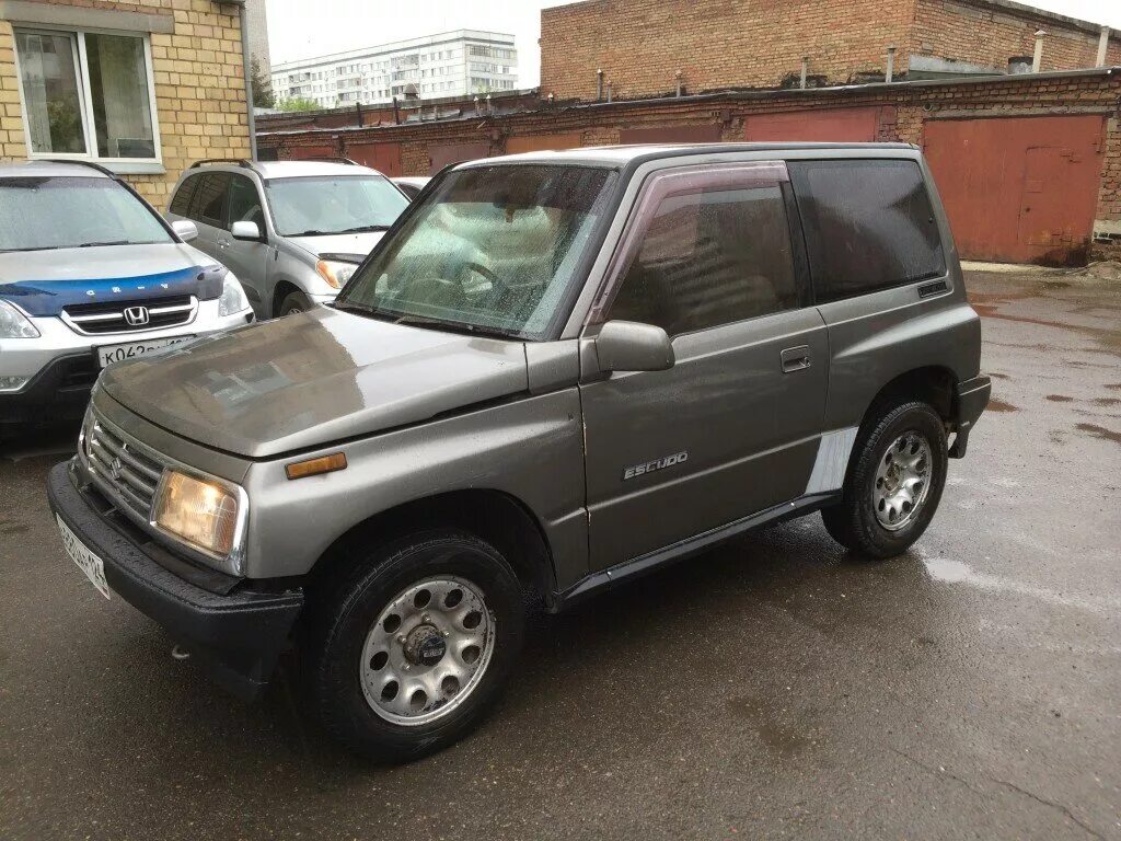 Сузуки эскудо 96г фендер. Спойлер на авто сузуки эскудо 1998г. Куплю сузуки эскудо в хабаровске или владивостоке. Эскудо левый руль. Эскудо сузуки 98г.