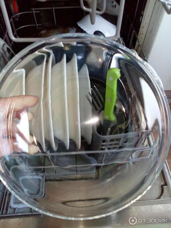 Посуда после посудомоечной машины. Налет на посуде после посудомоечной. Тарелка после посудомойки. Посудомойка после мойки. Почему белый налет на посуде после посудомоечной