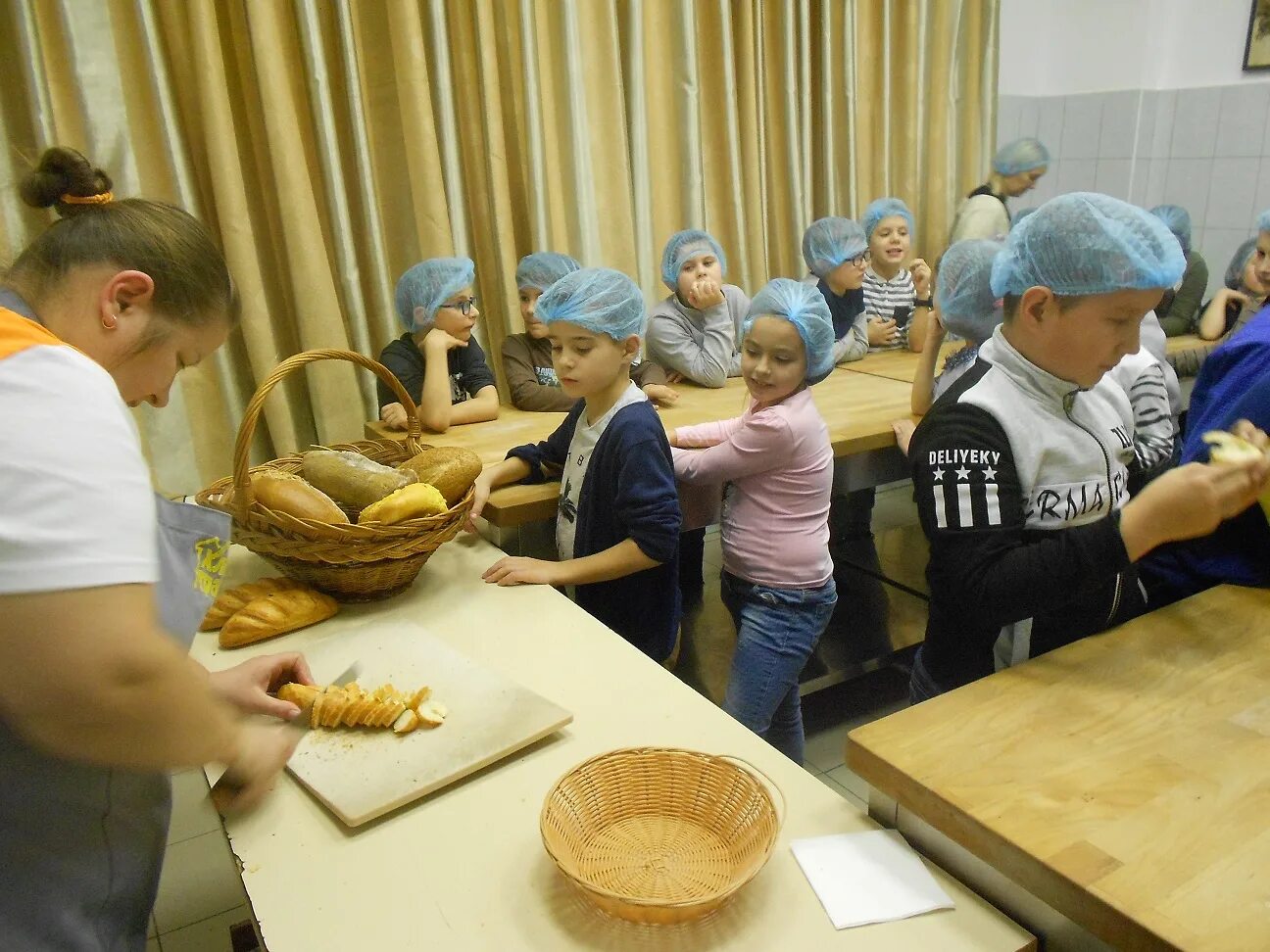 Пекарня совхоз имени ленина. Пекарня совхоз ленина экскурсия. Пекарня хлебные традиции в совхозе им ленина. Хлебные традиции пекарня совхоз имени ленина. Пекарня совхоз имени ленина.
