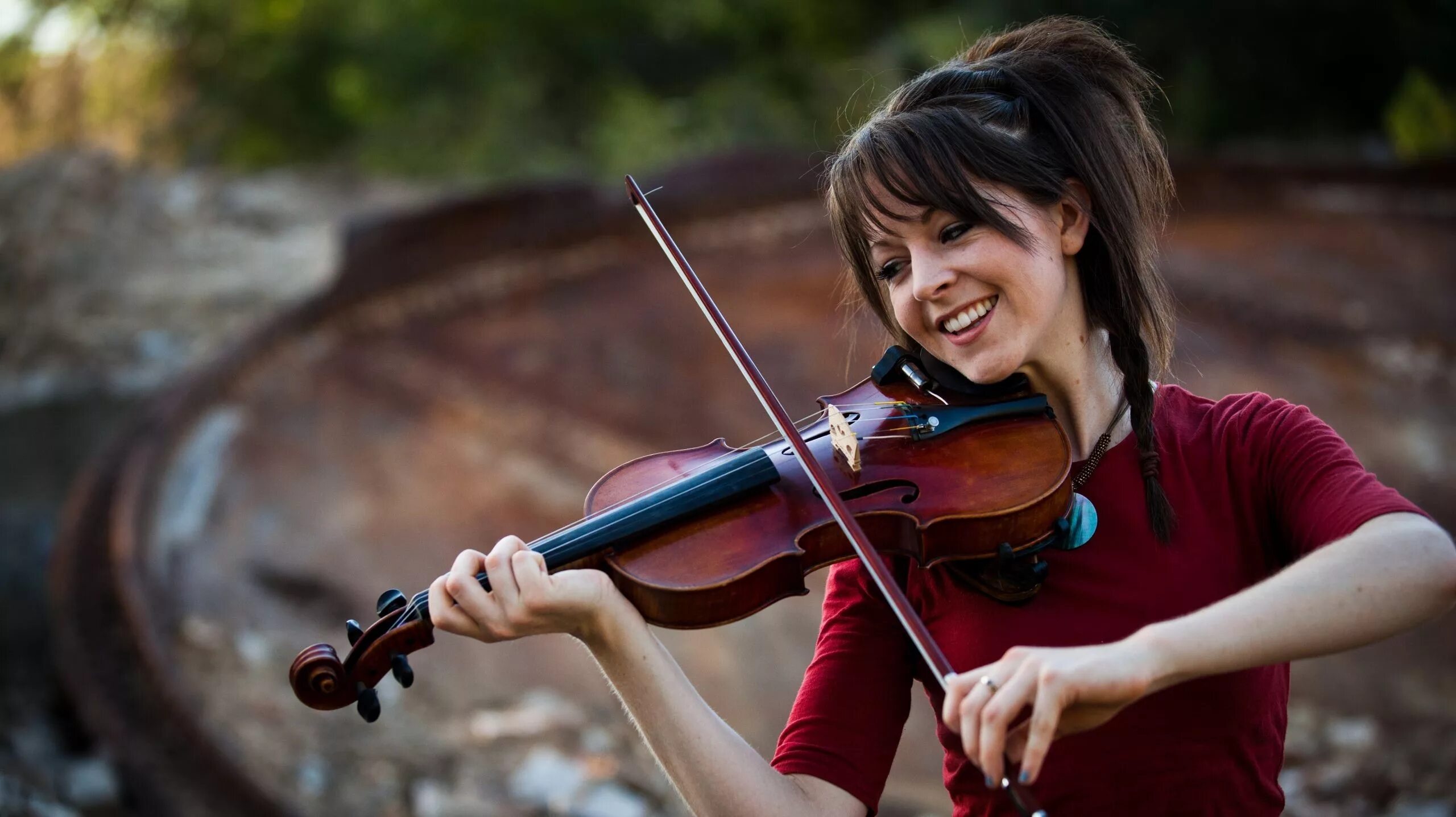 Нравится скрипка. Линдси Стирлинг. Музыкант Lindsey Stirling. Скрипка Линдси Стирлинг. Линдсей скрипачка.