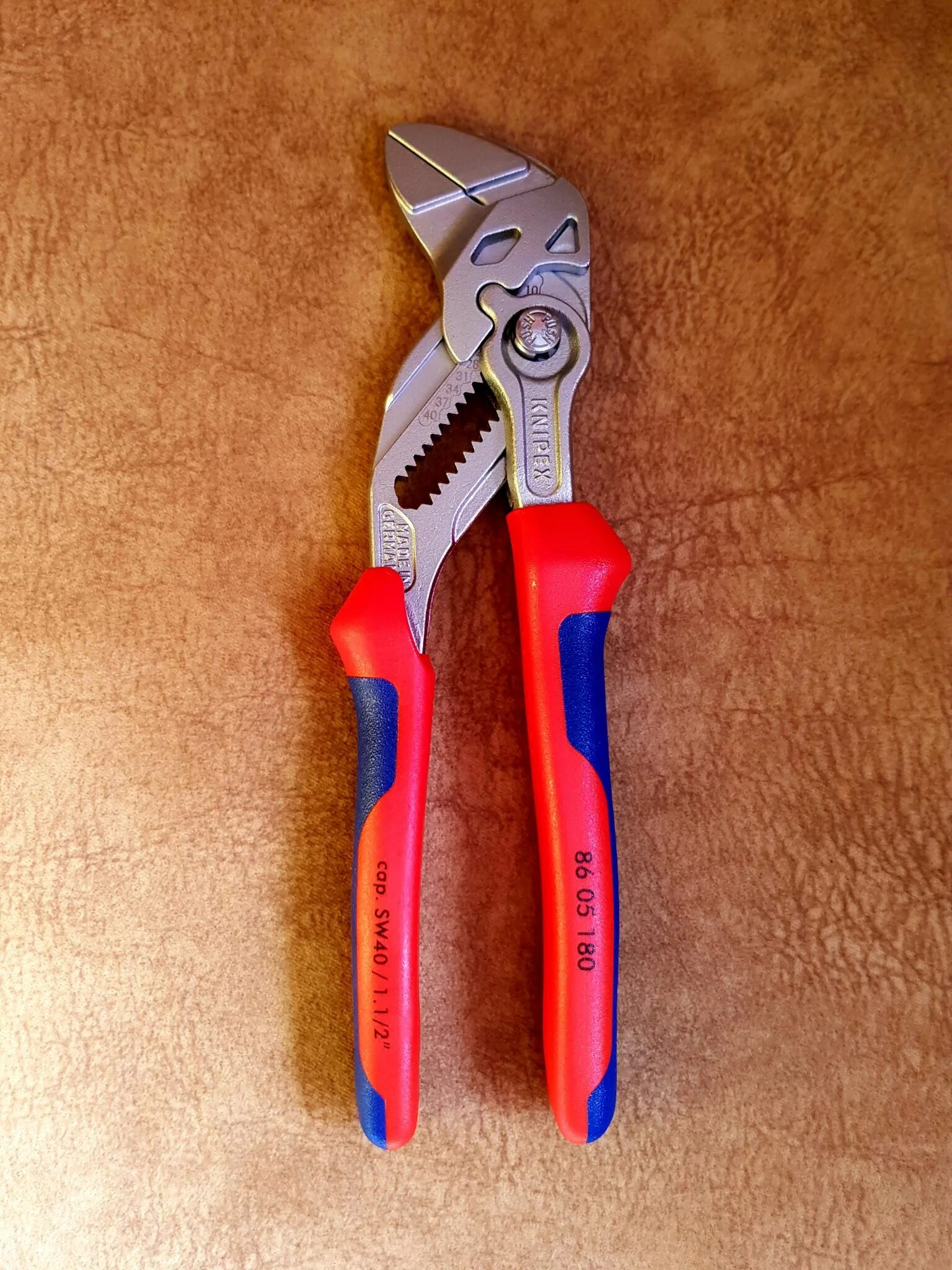 Ключ книпекс. 8605180 Knipex. Knipex 86 05 180 180 мм. Knipex KN-8605180. Переставные клещи Книпекс 180.