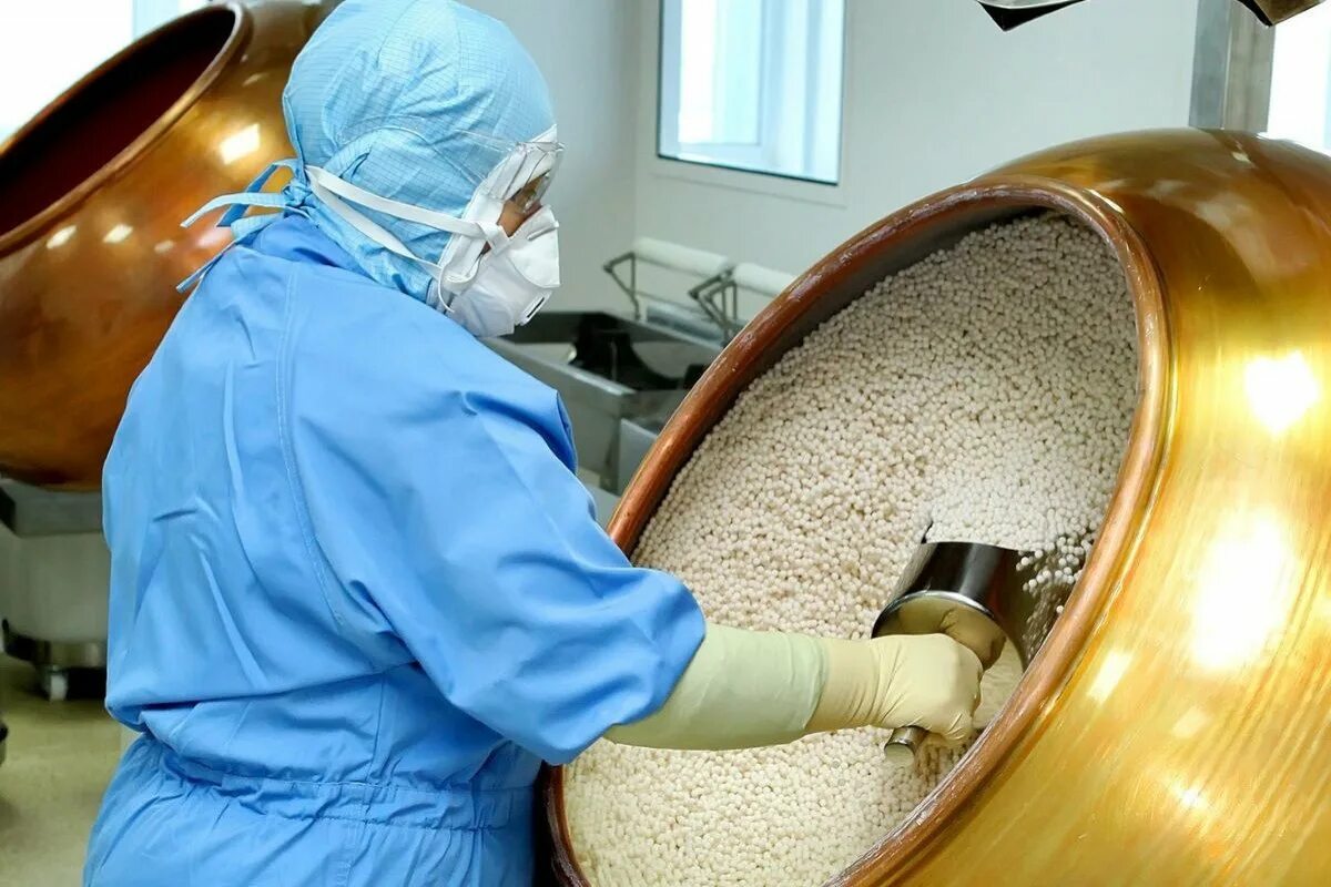 фармакологическое сырье. фармакологическое сырье. фармакологическая промышленность. производство лекарств. фармацевтические порошки.