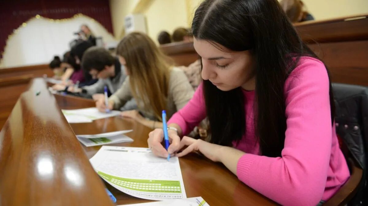 Абитуриенты воронежа. Вуз Петра 1 Воронеж. Поступить в вуз. Студенты вузов Воронежа. Поступление в университет.