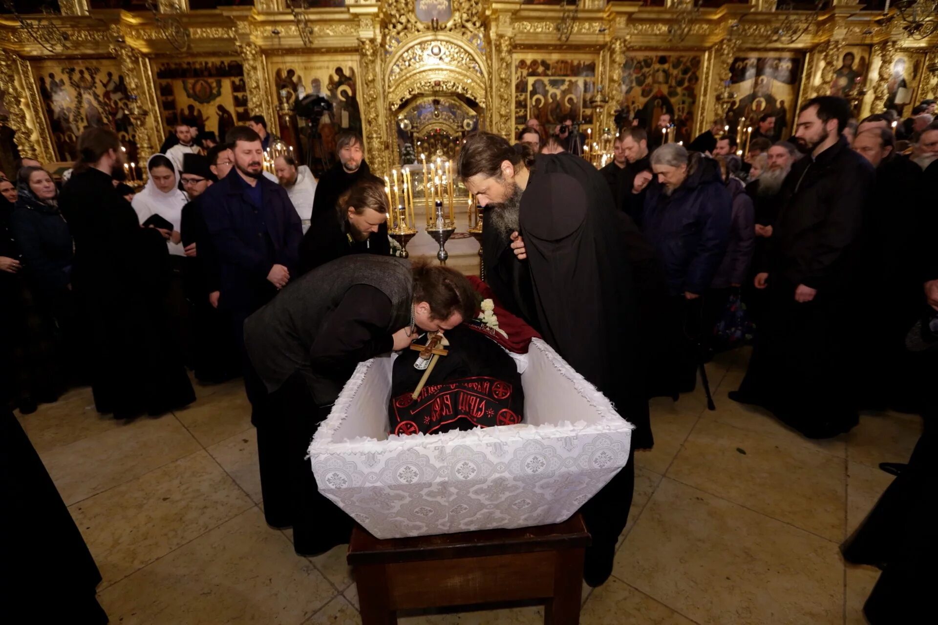 Утро после похорон. Отпевание архимандрита Георгия Шестуна. Отпевание архимандрита Амвросия Юрасова. Отпевание архимандрита Наума Байбородина. Отпевание владыки Феофилакта.