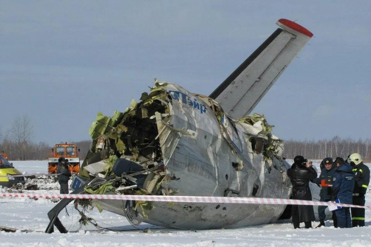 АТР-72 катастрофа в Тюмени. АТР 72 Тюмень авиакатастрофа. Катастрофа ATR 72 под Тюменью. АТР-72 самолет ЮТЭЙР. 18 апреля 2012