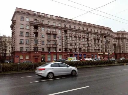 Напротив дома 20