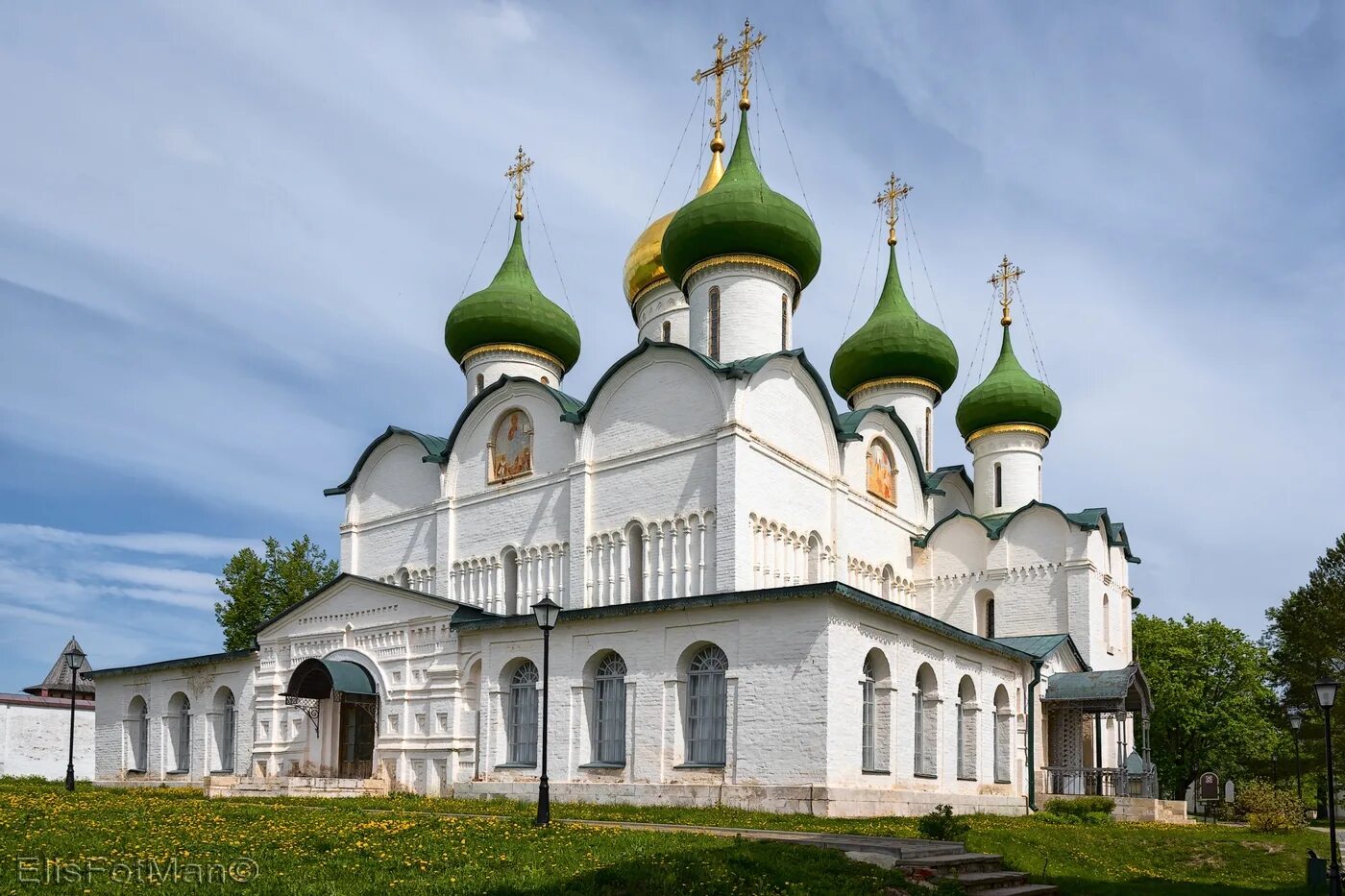 Спасо преображения. Спасо-преображенская церковь на ильине улице 1374 г. Спасо-преображенский собор. Ярославский спасо-преображенский монастырь в ярославле. Спасо преображения.