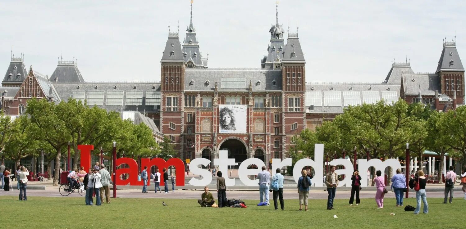 Нидерланды i Amsterdam. Туристы в Амстердаме. Нидерланды туризм. Я Амстердам. Each square