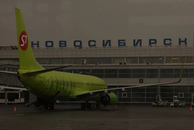 Самолет барнаул казань. Embraer 170 толмачево. embraer 170 s7 ovb толмачево. s7 красноярск новосибирск самолет. рейс барнаул казань.