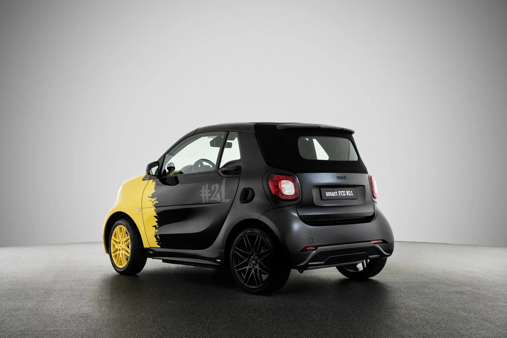 Smart ii. Smart 2025 машина brabus. smart fortwo convertible brabus electric 2019. smart fortwo iii rear. смарт вид спереди.