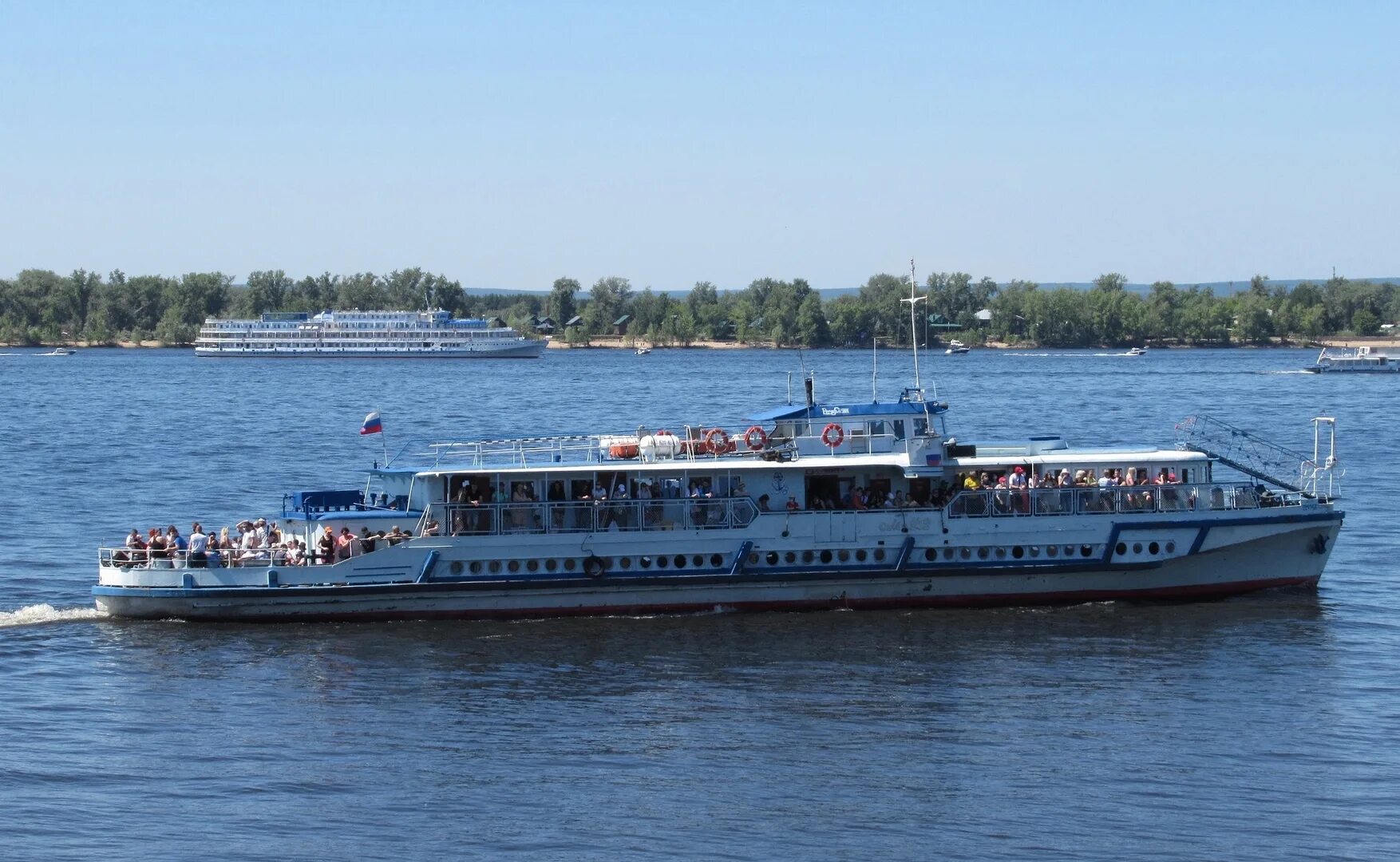 Пароход самара. Прогулки по Волге Самара. Корабли на Волге в Самаре. Теплоход на Волге в Самаре. Теплоход калоша.