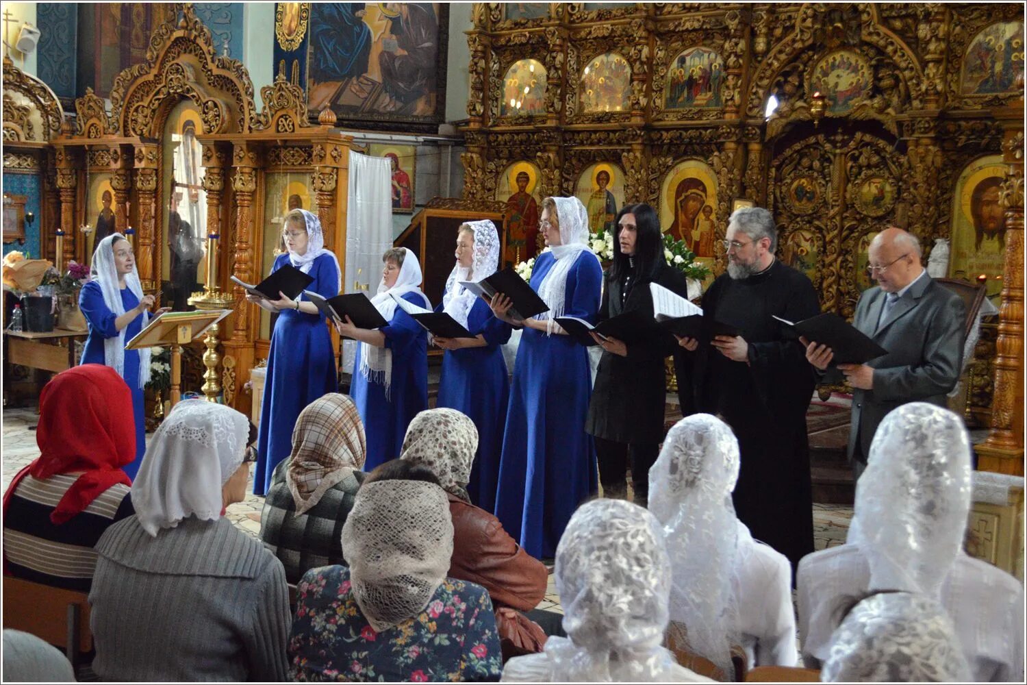 Церковный хор Казань. Торжественное песнопение в церкви. Молитвенные песнопения. Церковный хор поет. Песнопение послушать