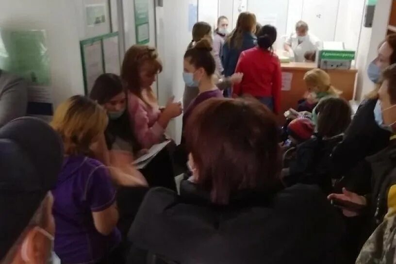 Очередь в поликлинике. Фотографии очереди в мсч. Очередь в больнице. Очередь в больнице. Очередь в зоне.