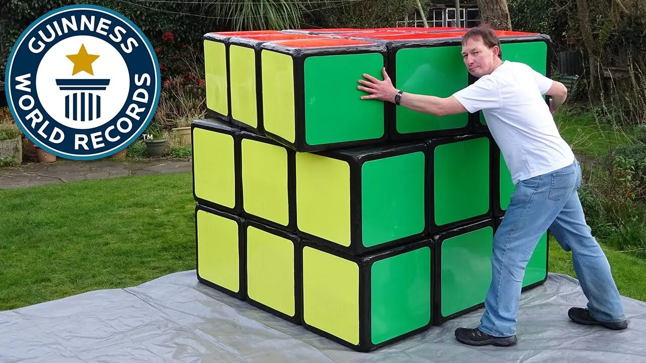Мировой рекорд по сборке 3х3. Самый большой кубик рубик в мире 3на3. Кубик рубик 3 на 3 гигантский. Рекорд кубика Рубика 3х3. Рекорд Гиннесса кубик Рубика 1x1.
