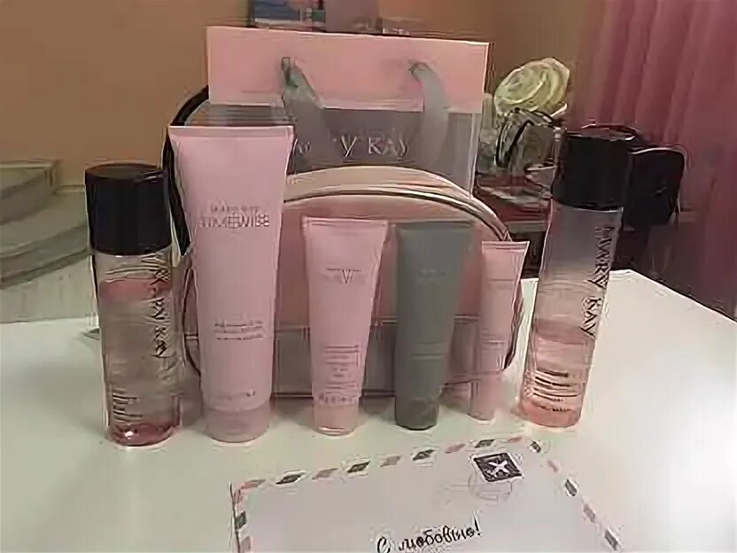 Уходовая косметика для лица мери кей. Мери кей в магазинах. Чудо набор мери кей. Косметика картинки. Продукция компании мери кей.