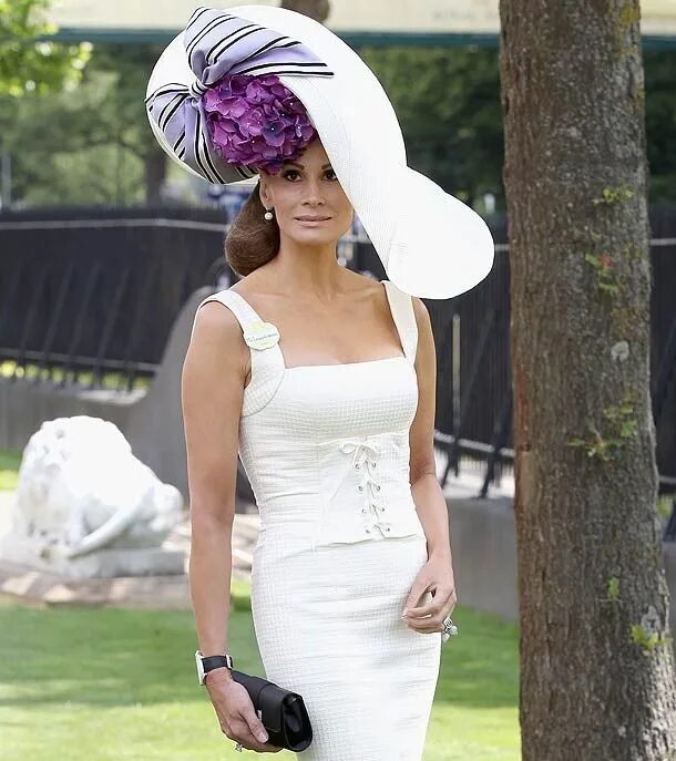 Песня английской леди. Royal Ascot Ladies. Royal Ascot outfits. Наряд на скачки. Шляпы на скачках.