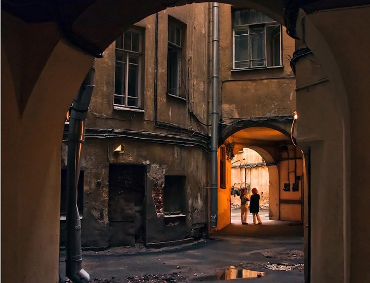 Подворотня мой дом. Дворы Петроградки Санкт-Петербург. Санкт Петербург Эстетика дворов. Питерские Дворики Петроградской стороны. Васильевский остров дворы подворотни.