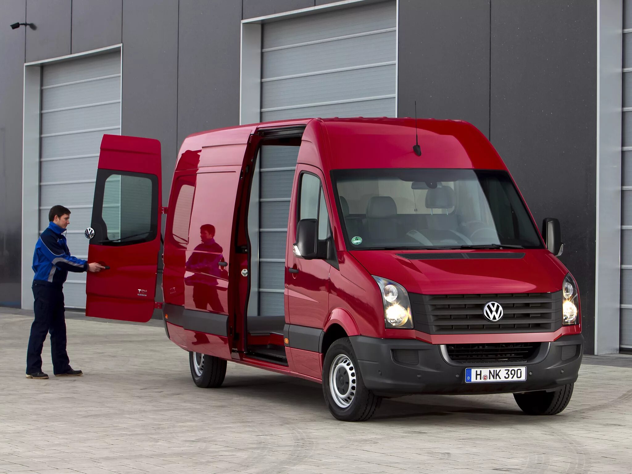 Volkswagen crafter купить. Фольксваген Крафтер фургон. Volkswagen Crafter грузовой фургон. Фольксваген Крафтер Комби. Фольксваген Крафтер 1.