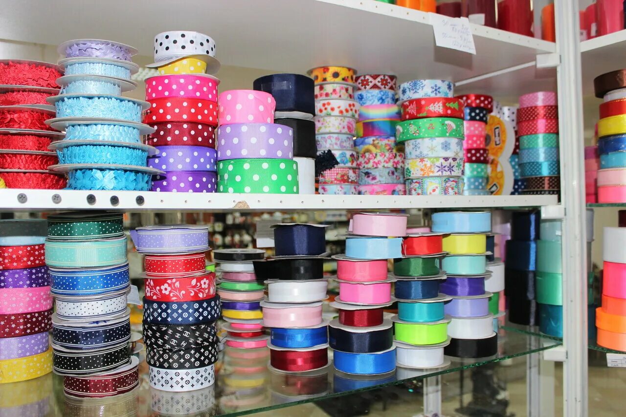 ассортимент для рукоделия. ассортимент рукоделия. материалы для шитья. ассортимент рукоделия. оборудование для рукоделия.