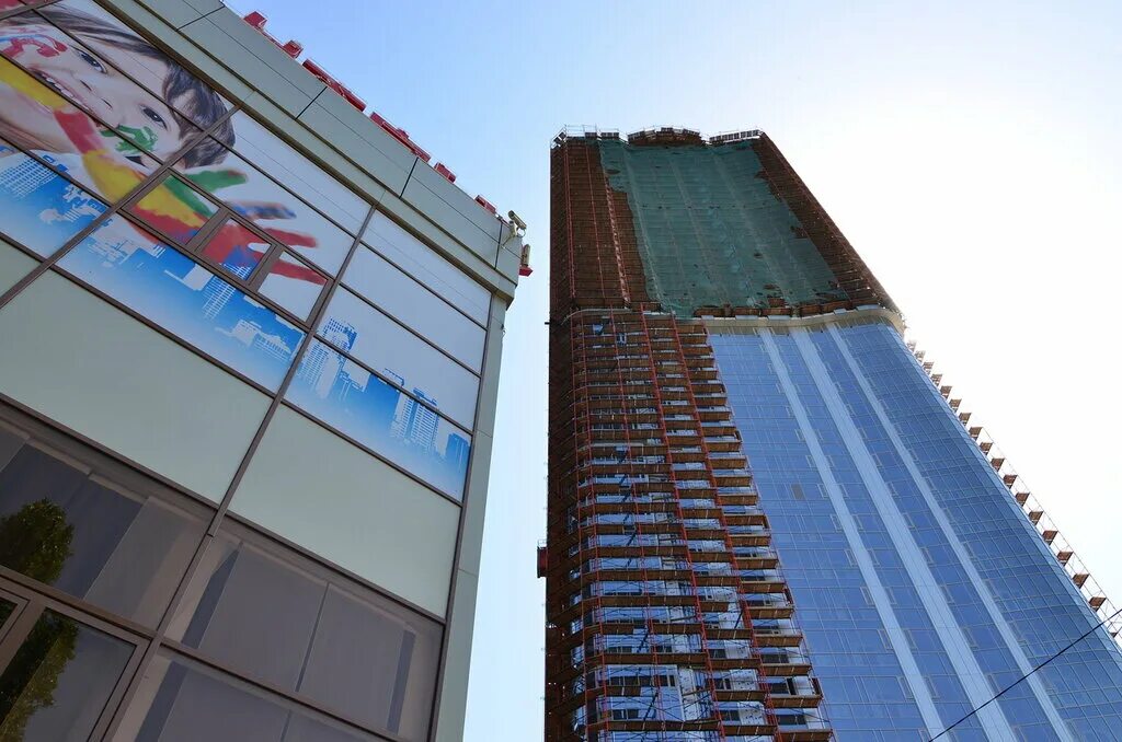 крыша высотки для фотошопа. небоскреб магазин нижний. подсветка крыши небоскреба. здание трампа в нью-йорке. небоскреб магазин нижний.