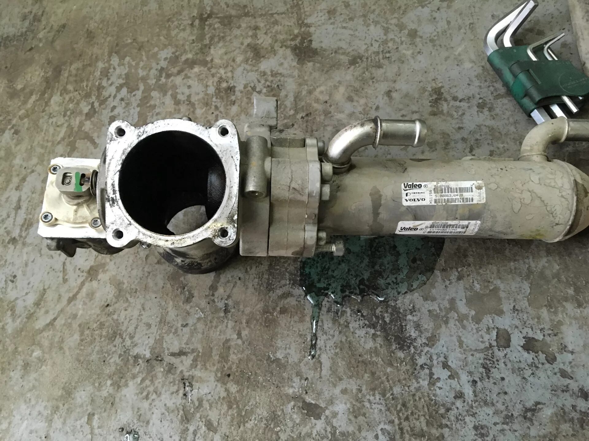 Егр вольво хс90 дизель. 6. Volvo клапан egr. 4 дизель. Егр вольво хс90.