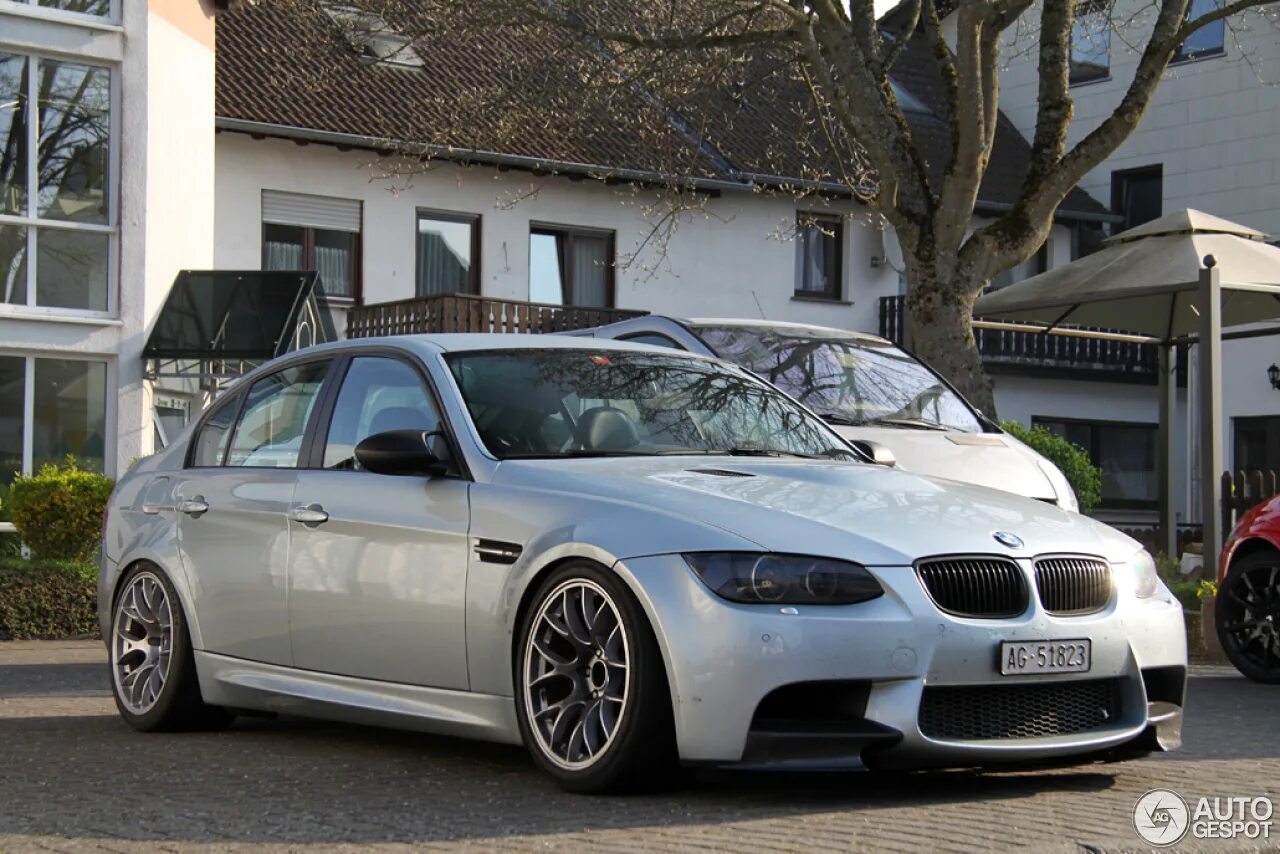 Bmw m3 e90 sedan. Bmw 3 e90. Бмв m3 e90. M3 e90. Bmw m3 2008 седан.