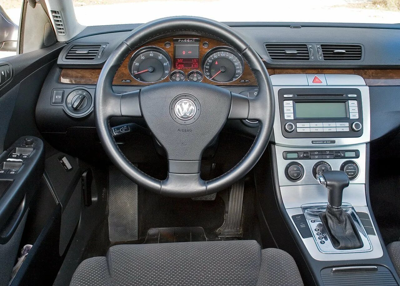 Фольксваген Пассат б6 2005. Фольксваген Пассат б6 салон. Volkswagen Passat 2006 салон. Фольксваген Пассат b6 салон.