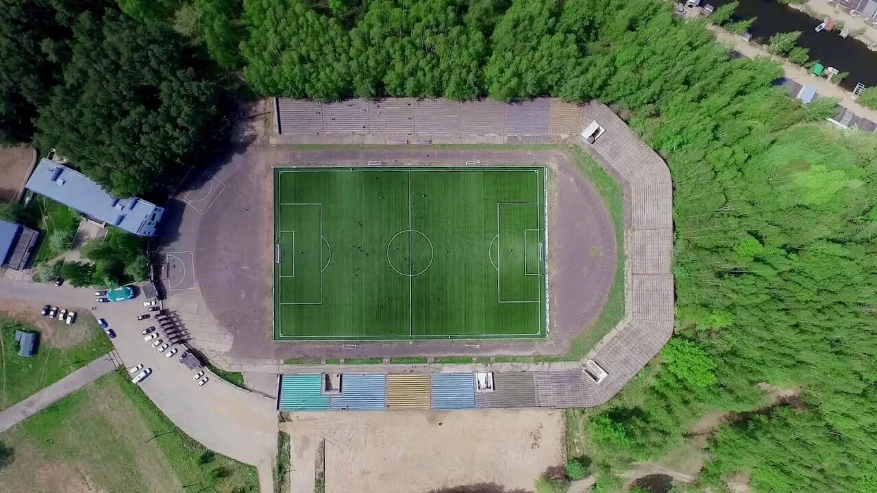 Стадион энергия пермь. Чайковский пермский край стадион. Стадион чайковский где находится. Стадион чайковский где находится. Стадион знамя город чайковский.