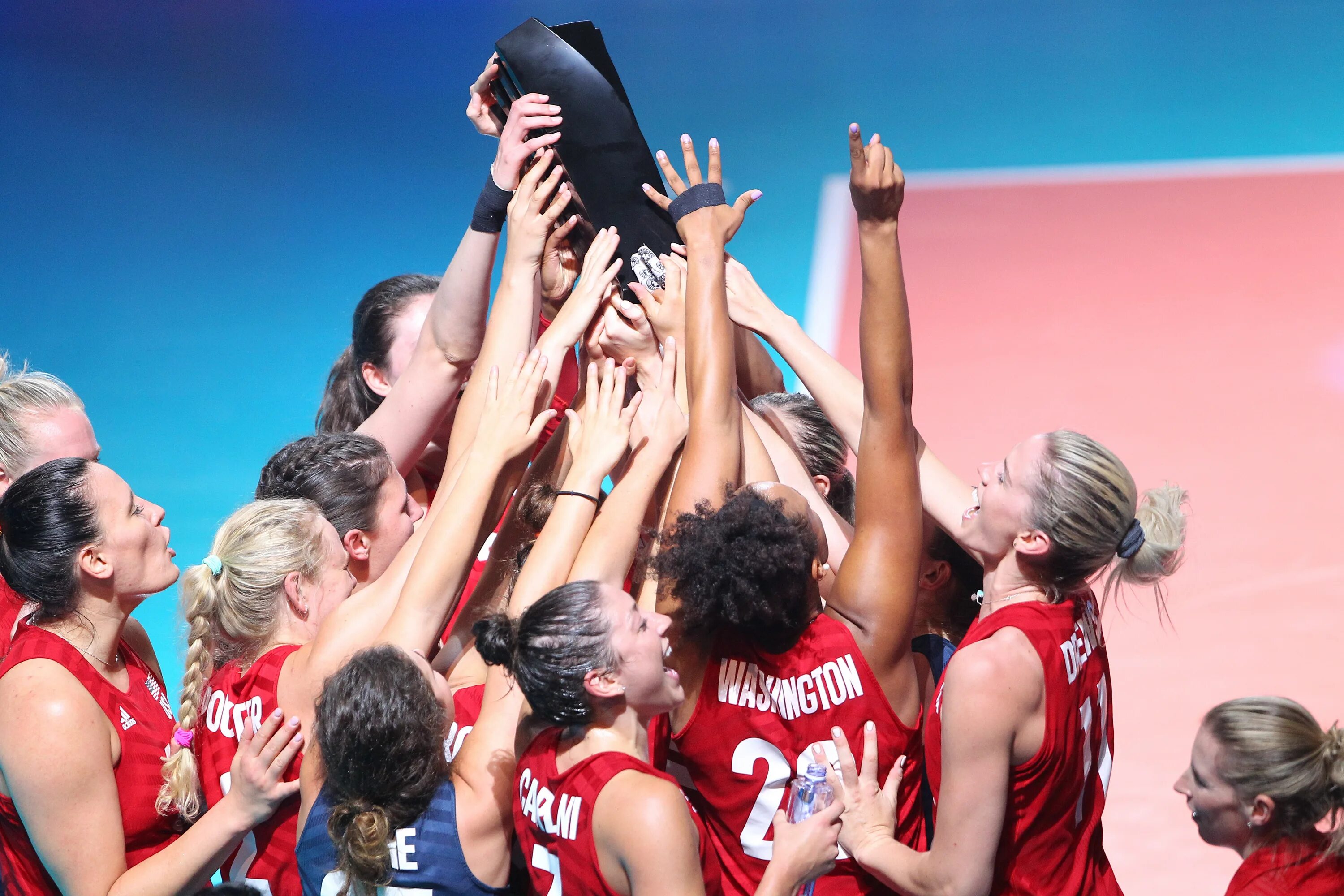 Road cup. Европейский фестиваль волейбола 2019 азерб. Lauren Carlini Awarded the Gold Medal. The Opening Ceremony of Volleyball Competitions among women's Teams in the USA.