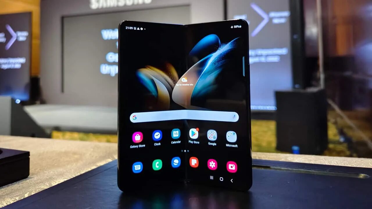 Последний самсунг 2024 год. Galaxy Fold 4. Samsung Galaxy z Fold 4. Samsung Galaxy z Fold 1. Samsung s Fold 4.