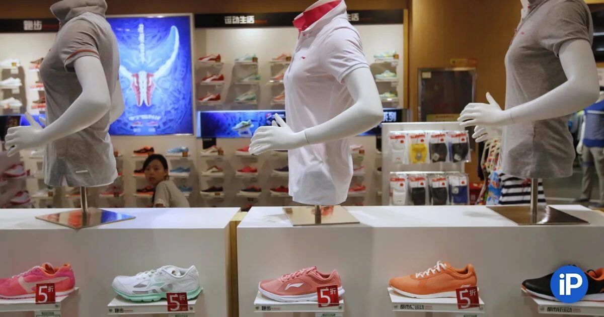 Китайские спортивные бренды. Магазин lining в москве. Li ning авиапарк. Li ning галерея. Lining магазин в москве.