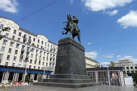 Памятник долгорукому в москве