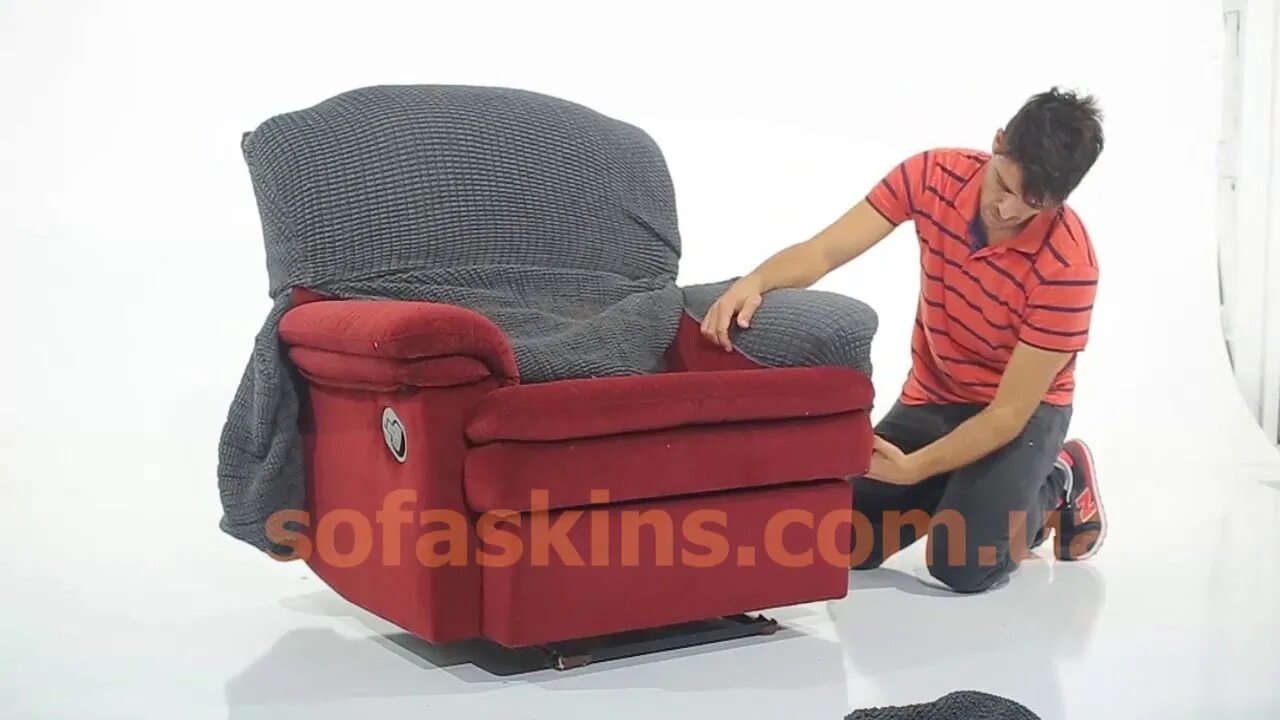 Еврочехол на кресло реклайнер. Накидка на кресло. Как одевать чехол на диван с подлокотниками. Накидка на диван. Чехол на диван.