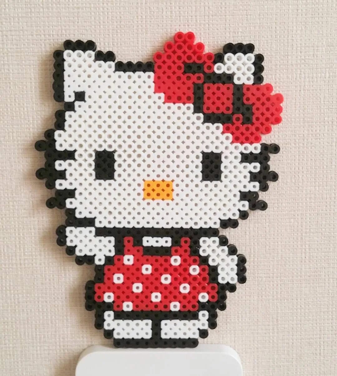 Hello kitty из бисера