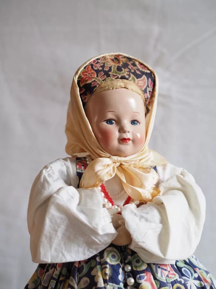 Старая куколка. Старинные куклы. Куклы Антикварные советские. Старые фарфоровые куклы. Антикварная русская кукла.