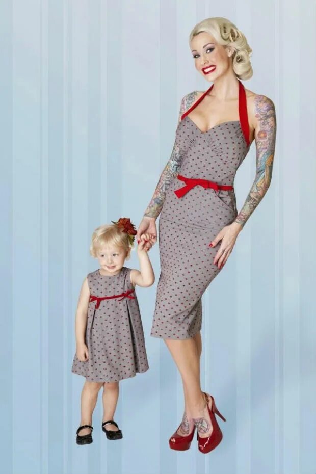Стильная мама. Мама в платье с детьми. Платье для молодой мамы. Образ мама и дочка