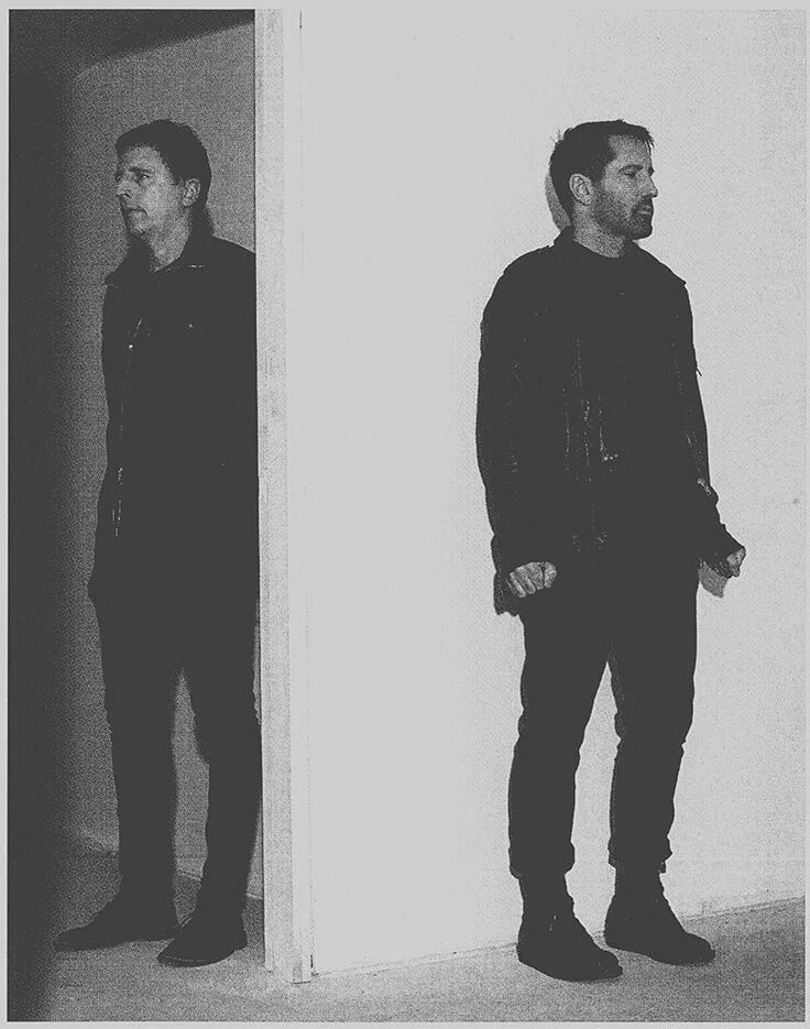 Nine inch broken. Трент резнор и аттикус росс. группа nine inch nails. вокалист nine inch nails. найн инч найлз.