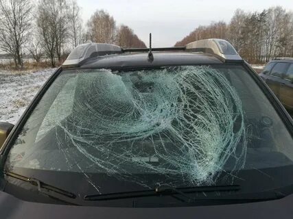 Прилетел камень в лобовое