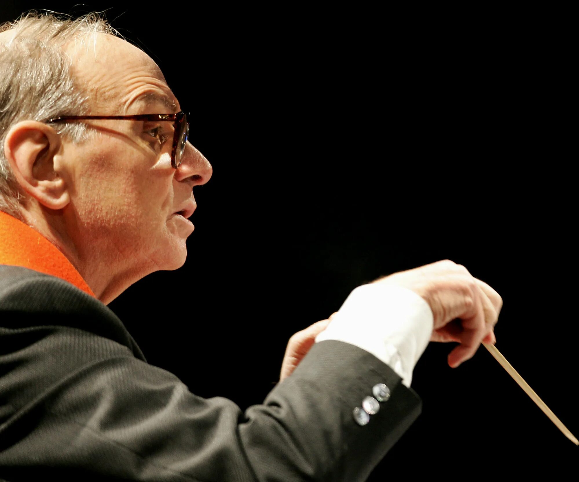 Ennio morricone work. Эннио морриконе композитор. Эннио морриконе в молодости. Эннио морриконе дирижирует. Ennio morricone надпись.