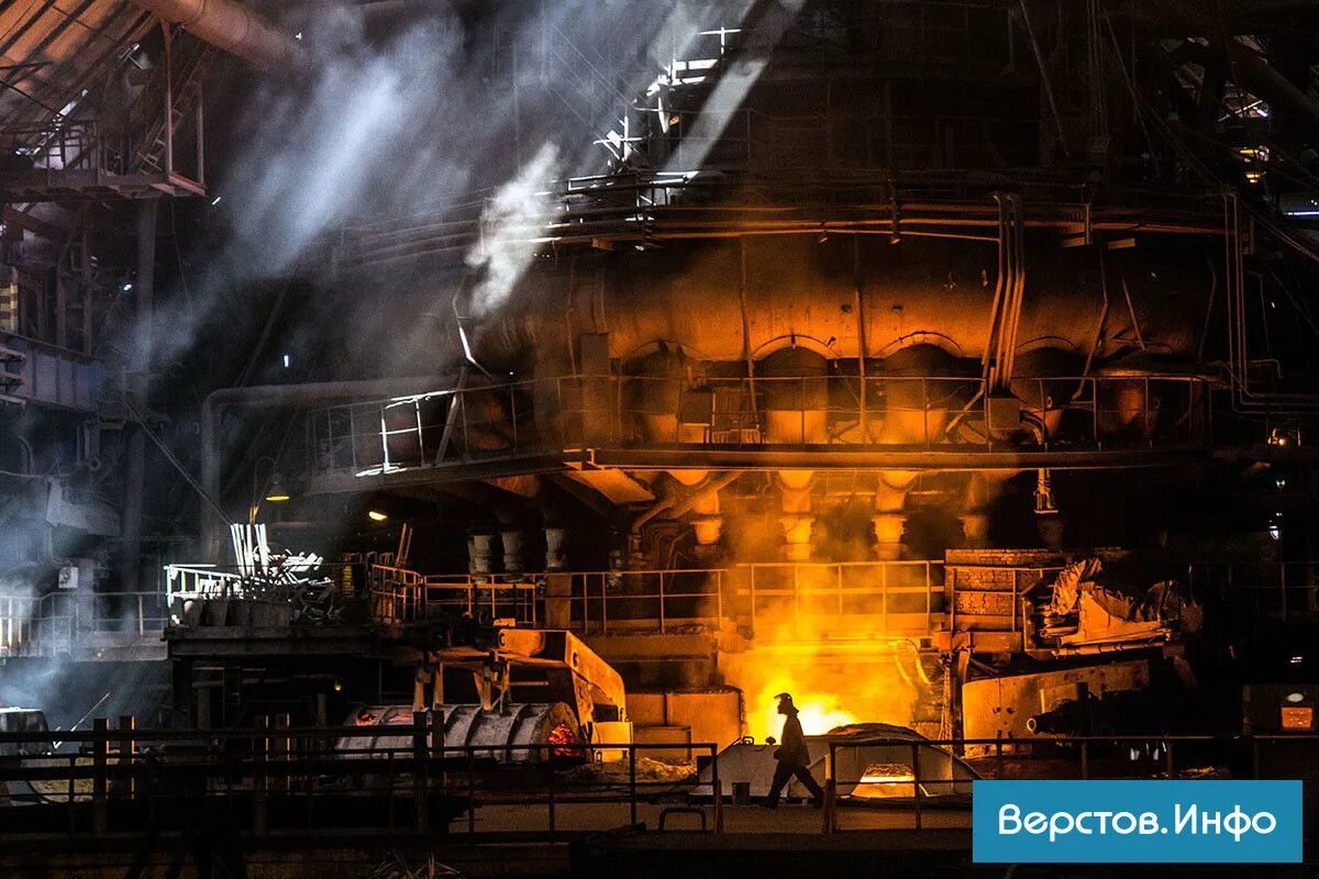 Металлургический завод череповец. Чмк череповецкий металлургический комбинат. Стан 2000 липецк нлмк. Прокатчики портрет омк выкса металлургический завод. Фасонолитейный цех нлмк.
