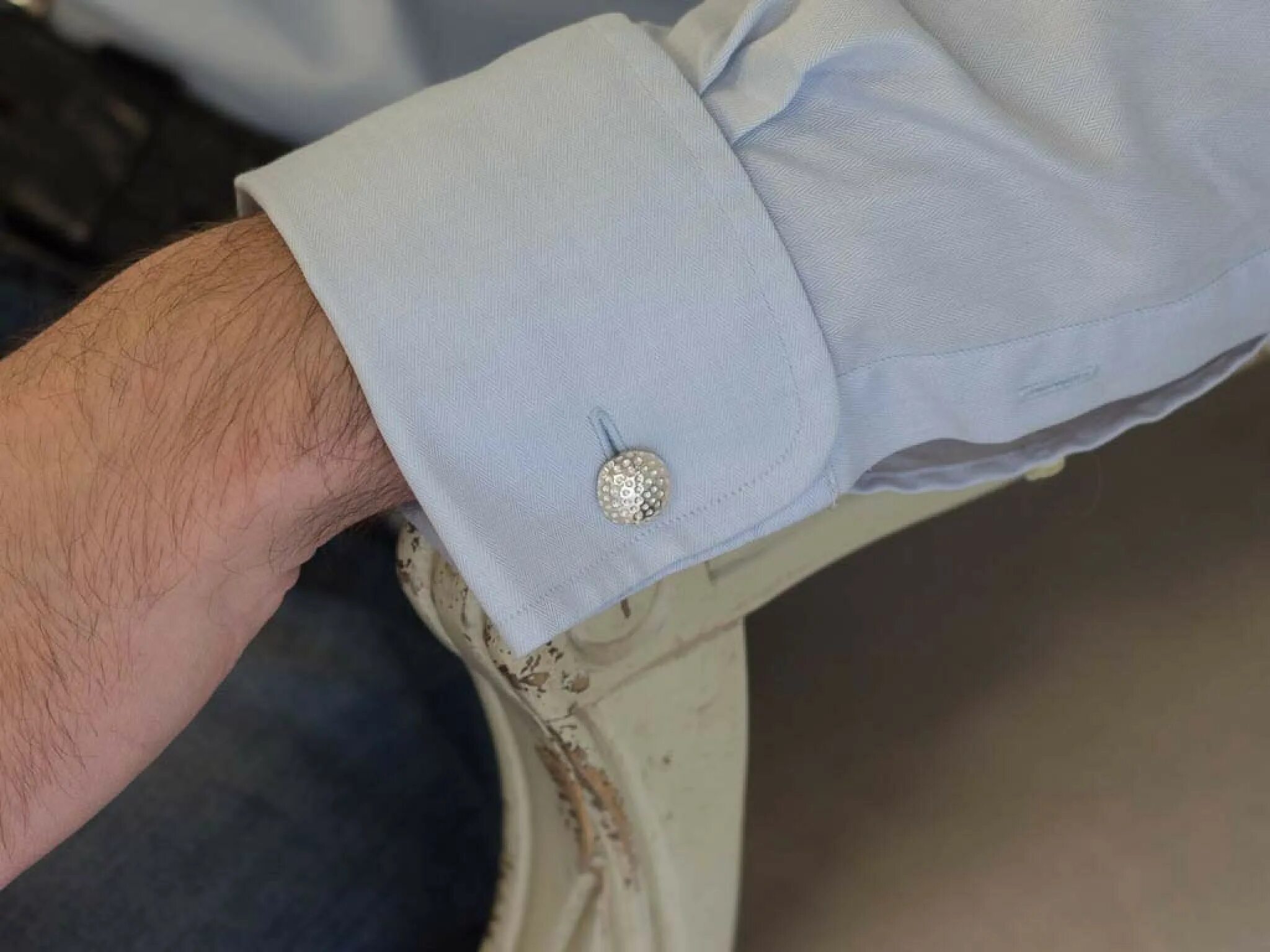 Запонки женские. Манжет рубашки. Рубашка под запонки мужские. Рукав с манжетой на пуговице. Как одеть манжет.