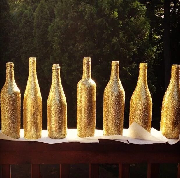Золотое вино купить. Бутылки в золотом цвете. Для плоская Золотая бутылка. Вино и золото.