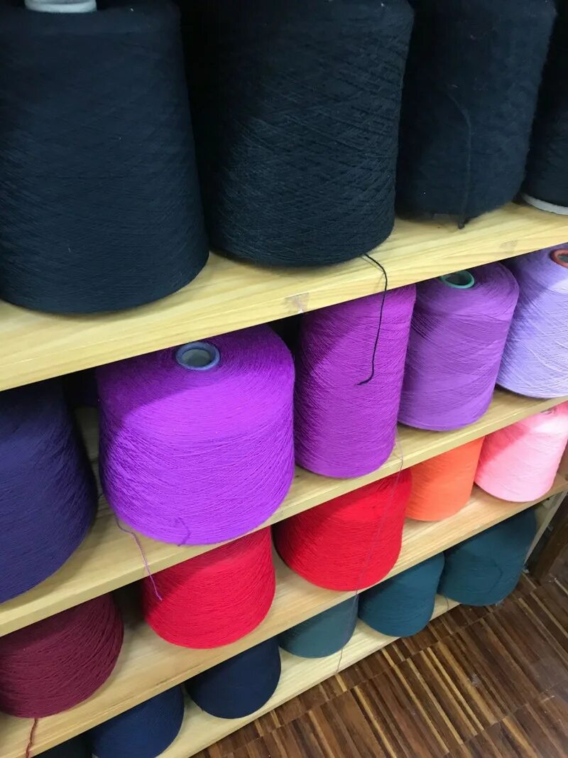 Пряжа оптом. Магазин пряжи и ткани. Ателье производит закупку тканей ниток и фурнитуры. Пряжа ткань текстиль материалы для изготовления одежды.