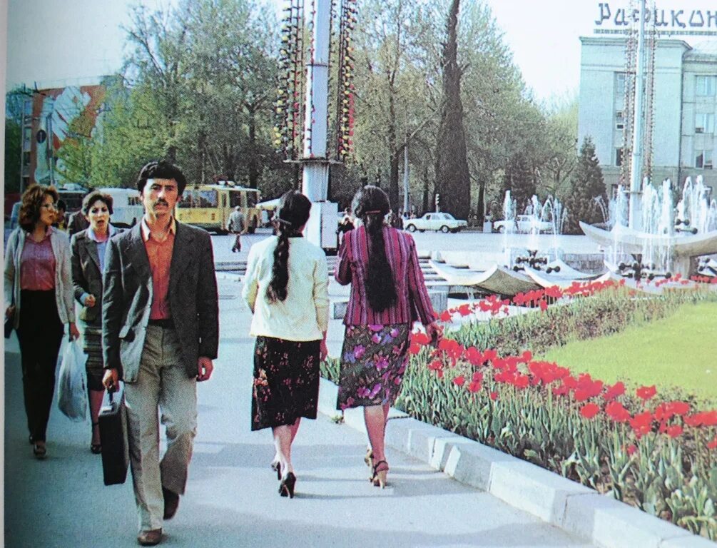 Хавли душанбе. Столица таджикской сср душанбе. душанбе 1980. ссср душанбе таджикистан. ссср 1980 таджикистан.