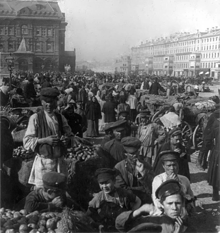 Революция начала 20 века в россии. Хитров рынок (начало 20 века). Воскресенская площадь в Москве до революции. Россия до революции. Дореволюционный рынок.