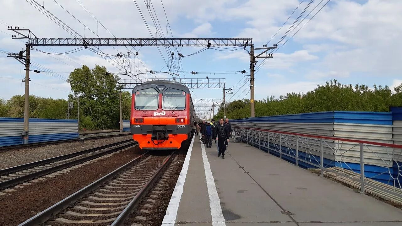 Электрички новосибирск барабинск вечером. Эд4мк 0025 Новосибирск. Эд4 электропоезд Новосибирск. Электричка Каргат Новосибирск. Электричка Барабинск Новосибирск.